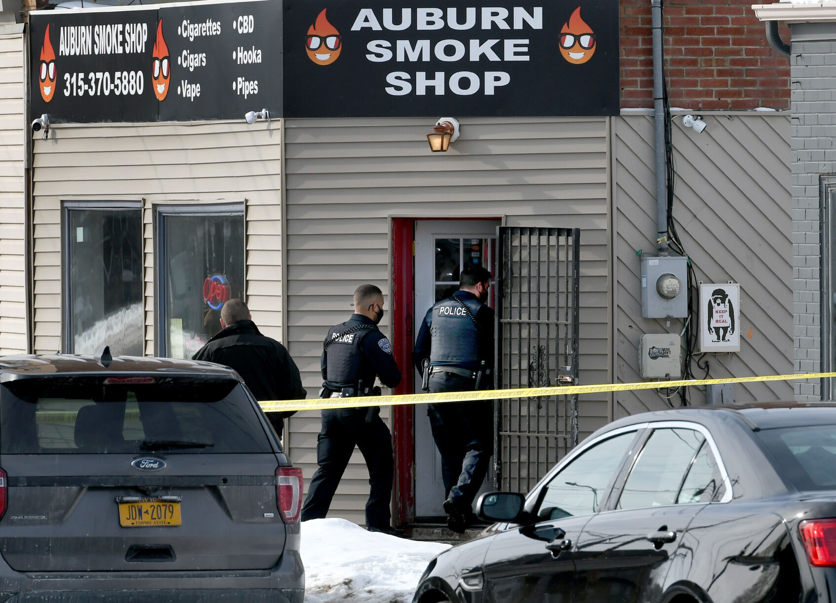 Auburn officials raise concerns on new smoke shops